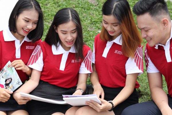 dong phuc hoc sinh truong hoc 2