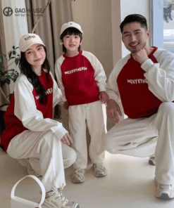 May Áo Khoác Gió Đồng Phục – Thiết Kế Vàng Phối Đen Nổi Bật Từ Đồng Phục 365 10 Áo sweater đồng phục: Sản phẩm cao cấp, thích hợp cho mùa lạnh và các sự kiện quảng cáo. 2