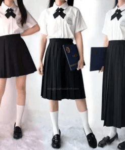 May Đồng Phục Học Sinh Nam Nữ Màu Đen Be phong cách Hàn Đồng Phục 365 10 Đồng phục học sinh không chỉ đơn thuần là trang phục thường ngày mà còn phản ánh bản sắc, văn hóa của nhà trường. Đặc biệt, mẫu đồng phục học sinh nam nữ màu đen be với thiết kế thanh lịch, hiện đại, và sang trọng đang trở thành lựa chọn ưu tiên của nhiều trường học. Đồng Phục 365 tự hào là đơn vị cung cấp dịch vụ may đồng phục học sinh nam nữ chất lượng cao, với thiết kế chuyên nghiệp và độ bền vượt trội, mang lại sự thoải mái và tự tin cho học sinh trong suốt quá trình học tập. 1. Đồng phục học sinh màu đen be – Sự kết hợp tinh tế và sang trọng Sự kết hợp giữa màu đen và be tạo nên một bộ đồng phục vừa thanh lịch, vừa tinh tế. Gam màu này không chỉ mang lại vẻ ngoài trang nhã mà còn giúp học sinh dễ dàng hòa nhập trong môi trường học tập chuyên nghiệp. Màu đen và be - Sự phối màu hài hòa: Màu đen đại diện cho sự sang trọng và trưởng thành, trong khi màu be mang lại sự nhẹ nhàng, thanh thoát. Sự kết hợp này tạo nên một bộ đồng phục không chỉ đẹp mắt mà còn tôn lên cá tính riêng của từng học sinh. Phù hợp cho cả nam và nữ: Mẫu đồng phục học sinh màu đen be phù hợp cho cả nam và nữ, mang đến sự đồng bộ trong tập thể nhưng vẫn giữ được sự linh hoạt và thoải mái cho từng học sinh. 2. Thiết kế chuyên nghiệp – Đảm bảo chuẩn form dáng từ Đồng Phục 365 Đồng Phục 365 luôn chú trọng vào từng chi tiết nhỏ trong quá trình thiết kế và may đồng phục học sinh. Sản phẩm của chúng tôi không chỉ đảm bảo yếu tố thẩm mỹ mà còn mang lại sự thoải mái và tiện lợi cho học sinh khi tham gia các hoạt động học tập, ngoại khóa. Thiết kế vừa vặn, phù hợp với mọi dáng người: Chúng tôi luôn cân nhắc kỹ lưỡng về form dáng để đảm bảo rằng đồng phục phù hợp với nhiều vóc dáng khác nhau, giúp học sinh cảm thấy tự tin khi mặc. Chất liệu thoáng mát, dễ chịu: Đồng phục học sinh cần phải đảm bảo sự thoải mái, đặc biệt trong suốt các giờ học và các hoạt động thể chất. Chúng tôi sử dụng các loại vải cao cấp, thoáng mát và mềm mại như cotton, vải thun, để mang lại cảm giác dễ chịu nhất cho học sinh. 3. Chất lượng vượt trội – Đáp ứng yêu cầu khắt khe của các trường học Với những tiêu chuẩn khắt khe về chất lượng, Đồng Phục 365 luôn cam kết mang lại những sản phẩm đồng phục học sinh bền bỉ và đáng tin cậy. Chúng tôi sử dụng những loại vải cao cấp và kỹ thuật may tiên tiến để đảm bảo sản phẩm có độ bền cao, không dễ bị phai màu hoặc xù lông sau thời gian dài sử dụng. Chất liệu vải cao cấp: Chất liệu vải chúng tôi lựa chọn đều đảm bảo yếu tố bền, dễ vệ sinh, thoáng mát và thân thiện với da. Điều này giúp học sinh luôn cảm thấy thoải mái trong suốt thời gian mặc đồng phục, dù là trong lớp học hay các hoạt động ngoại khóa. Đường may chắc chắn, chi tiết tinh tế: Từng đường kim, mũi chỉ của đồng phục học sinh được chăm chút tỉ mỉ, đảm bảo sự chắc chắn và độ bền cao. Sản phẩm không chỉ đẹp về hình thức mà còn bền bỉ, giúp nhà trường tiết kiệm chi phí thay mới. 4. May đồng phục học sinh – Tạo nên nét riêng cho từng trường học Đồng phục học sinh không chỉ là trang phục mà còn là biểu tượng của một trường học, thể hiện tinh thần tập thể và giá trị cốt lõi của nhà trường. Mẫu đồng phục học sinh nam nữ màu đen be của Đồng Phục 365 giúp trường học xây dựng hình ảnh chuyên nghiệp, ấn tượng và khác biệt. Tăng cường nhận diện thương hiệu: Một bộ đồng phục đẹp mắt, chất lượng không chỉ tạo ấn tượng với phụ huynh và học sinh mà còn giúp trường học dễ dàng xây dựng uy tín và thương hiệu riêng. Thể hiện sự đoàn kết, đồng lòng: Đồng phục giúp học sinh cảm nhận được tinh thần đồng đội, sự gắn kết trong môi trường học đường. Việc cả trường cùng mặc đồng phục sẽ tạo nên không khí đoàn kết, thúc đẩy tinh thần học tập và kỷ luật. 5. Tại sao chọn Đồng Phục 365 cho đồng phục học sinh? Với nhiều năm kinh nghiệm trong lĩnh vực may đo đồng phục, Đồng Phục 365 tự hào là đối tác tin cậy của nhiều trường học trong việc cung cấp đồng phục học sinh chất lượng cao. Chúng tôi cam kết mang đến sản phẩm đồng phục đẹp mắt, bền bỉ với giá thành hợp lý. Dịch vụ tư vấn tận tình: Đồng Phục 365 luôn lắng nghe và hiểu rõ nhu cầu của từng trường học để tư vấn mẫu đồng phục phù hợp nhất. Chúng tôi sẽ hỗ trợ bạn từ khâu thiết kế đến lựa chọn chất liệu và quy trình sản xuất. May đo theo yêu cầu riêng: Mỗi trường học có phong cách và yêu cầu riêng về đồng phục. Chúng tôi cung cấp dịch vụ may đo đồng phục học sinh theo yêu cầu để đảm bảo sản phẩm phù hợp nhất với học sinh và môi trường học tập. Sản phẩm chất lượng, giao hàng đúng hẹn: Với quy trình sản xuất chuyên nghiệp và đội ngũ thợ may lành nghề, Đồng Phục 365 cam kết mang lại sản phẩm đạt tiêu chuẩn cao, giao hàng đúng tiến độ như cam kết. 6. Liên hệ ngay với Đồng Phục 365 để nhận báo giá và tư vấn chi tiết Nếu trường học của bạn đang tìm kiếm đơn vị cung cấp đồng phục học sinh nam nữ màu đen be chất lượng cao, hãy liên hệ ngay với Đồng Phục 365. Chúng tôi luôn sẵn sàng hỗ trợ và đồng hành cùng bạn trong việc tạo dựng hình ảnh chuyên nghiệp cho học sinh và nhà trường. Đồng Phục 365 – Đối tác tin cậy trong lĩnh vực may đo đồng phục học sinh cao cấp, đáp ứng mọi nhu cầu của trường học. 7